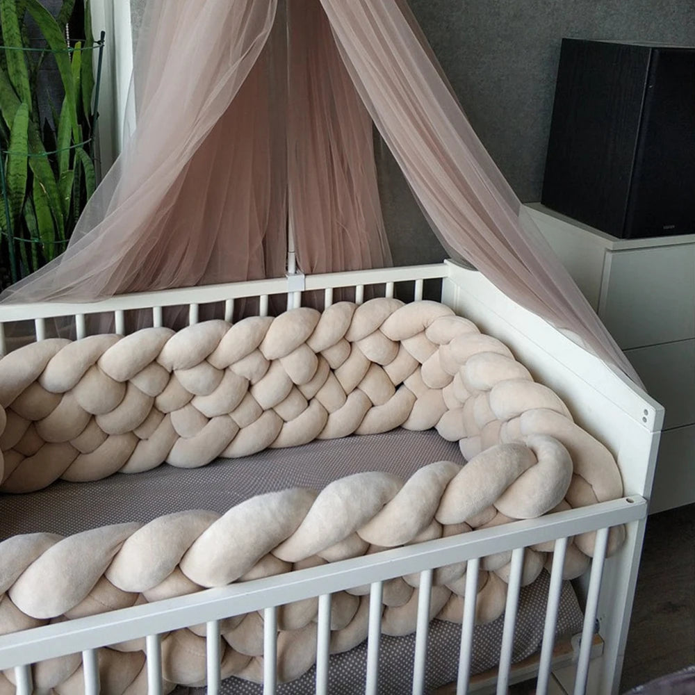 Tour de lit bébé tressé