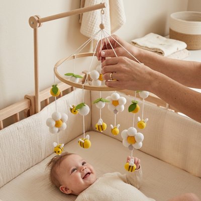 Mobile bébé content